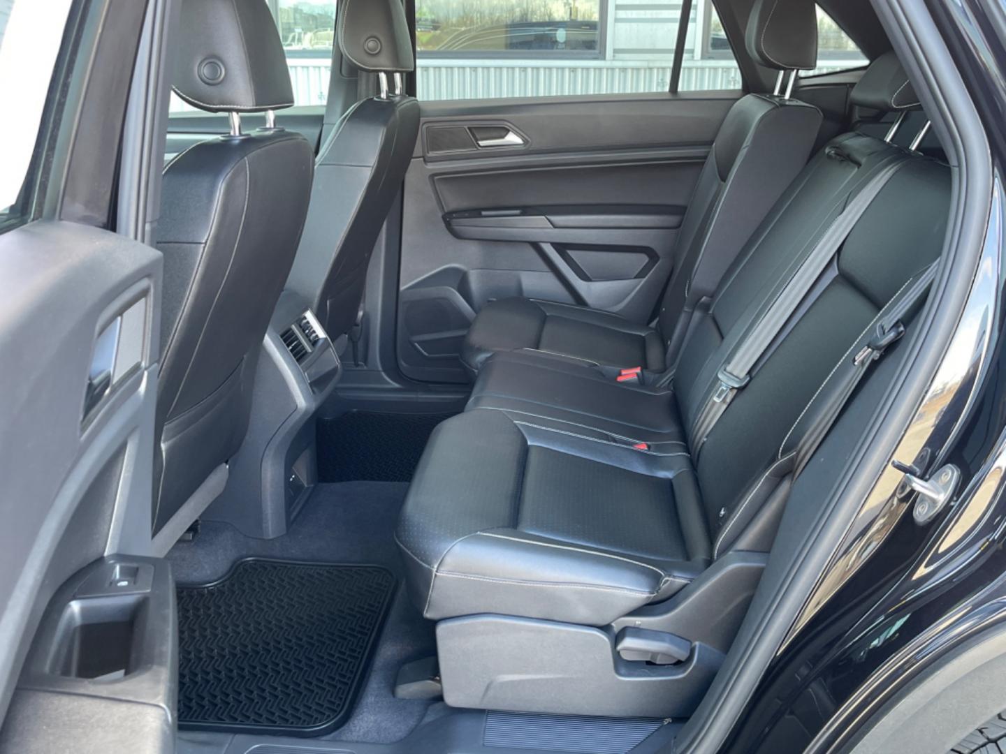 2020 BLACK /black leather VOLKSWAGEN ATLAS CROSS SPO SEL 4MOTION (1V2MC2CA4LC) with an 2.0L engine, Automatic transmission, located at 1960 Industrial Drive, Wasilla, 99654, (907) 274-2277, 61.573475, -149.400146 - Photo#8